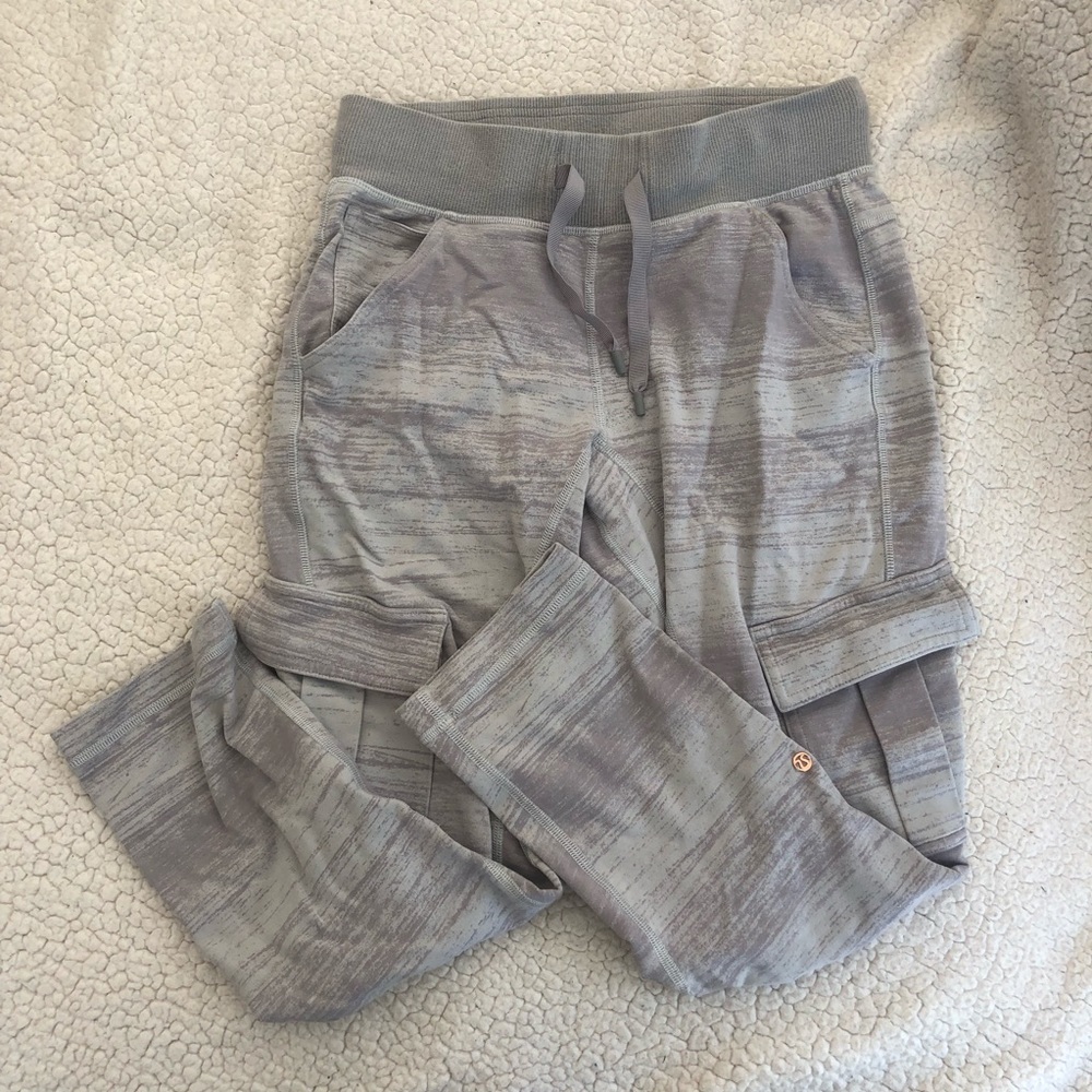 Lululemon | Cropped Grey Joggers